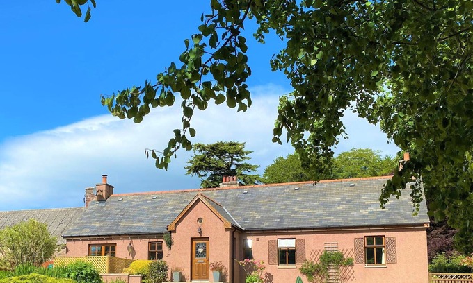 Turriff Cottage | "THE BEST COTTAGE WE'VE STAYED AT" 2B2B pet friendly cottage with private garden