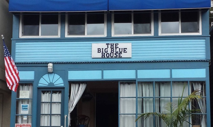 Avalon House | The Big Blue House of Catalina BOOK NOW for 2025