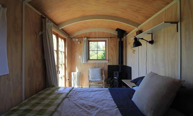 Waikouaiti Cabin | The Bird Hide - rustic luxury by the water