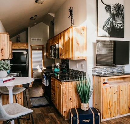 Austin House | The Bison Cabin - The Cabins at Rim Rock
