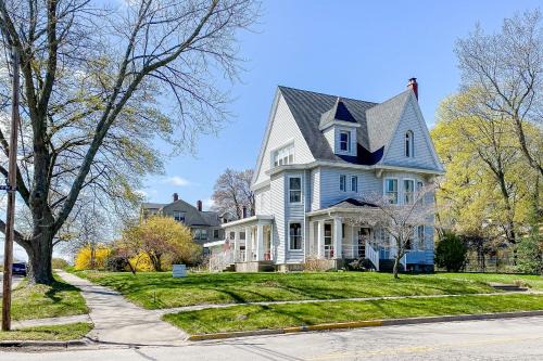 Manistee House | The Blacker House