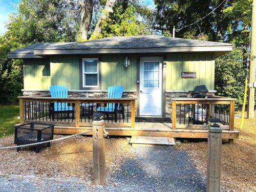 Bloomfield House | The Bloomfield: Westlake Couple's Cottage