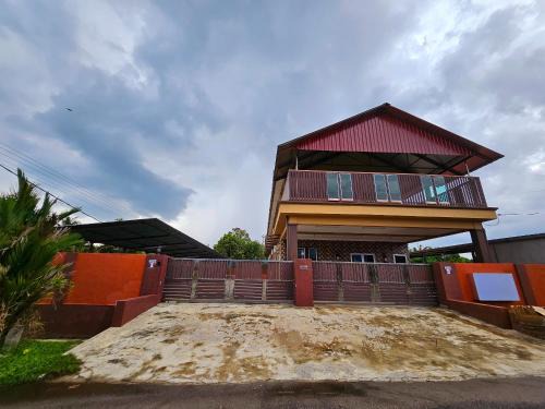 Asam Kumbang House | The Blue Guest House, WiFi, Free Parking, Aulong