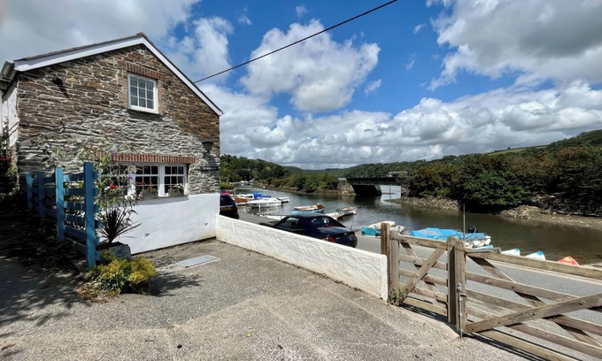 Golant Cottage | THE BOAT HOUSE, character holiday cottage in Tywardreath