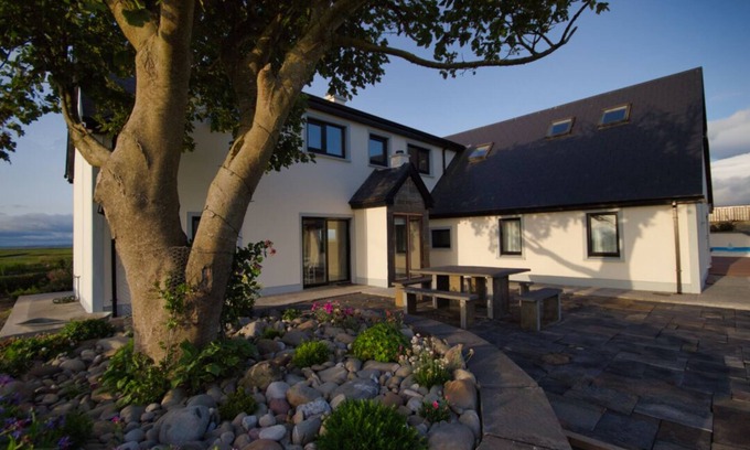 Carrigaholt House | The boathouse: modern house by the sea
