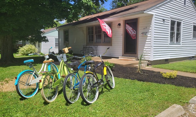 Bloomington House | The Bread & Butter-Near IU-2 Kings-1 Qu.-7 Parking Spaces and Bicycles!nn