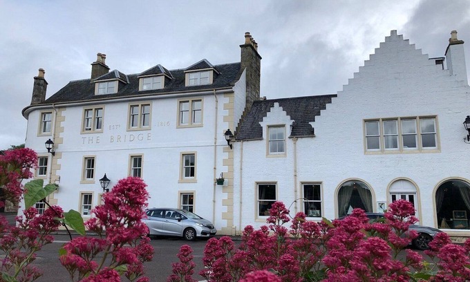 Helmsdale House | The Bridge Guest House