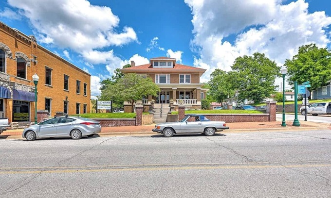 Siloam Springs House | The Broadway, #5 at the Historic Connely Harrington