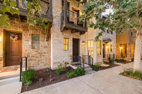 Georgetown Villa | The Brownstone at the Summit
