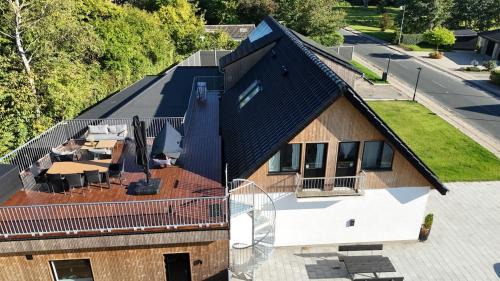 Odense Apartment | The Butterfly - House in Odense for 7 Persons with Luxury Rooftop Deck & Free Parking