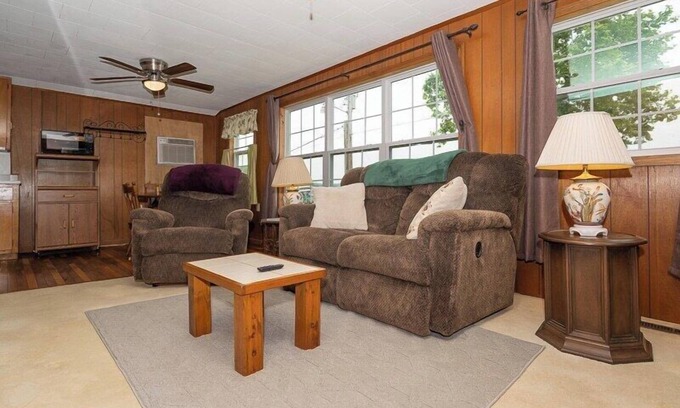Roach Cabin | The Cabin at Prairie Hollow Camp: Lake Access, Boat Slip and More!