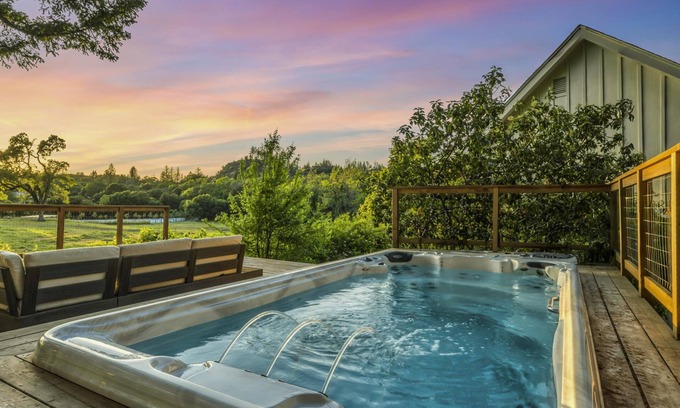 Calistoga House | The Calistoga Cottage — Complimentary wine tasting at Croix included!
