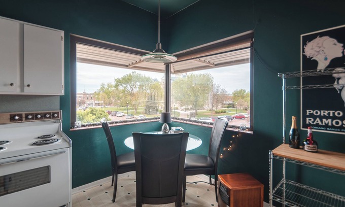 Fairbury Apartment | The Cambridge 2BR apartment in historic downtown