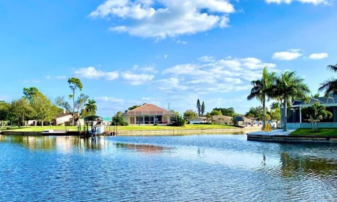 Yacht Club Apartment | The Cape 1 Gulf access
