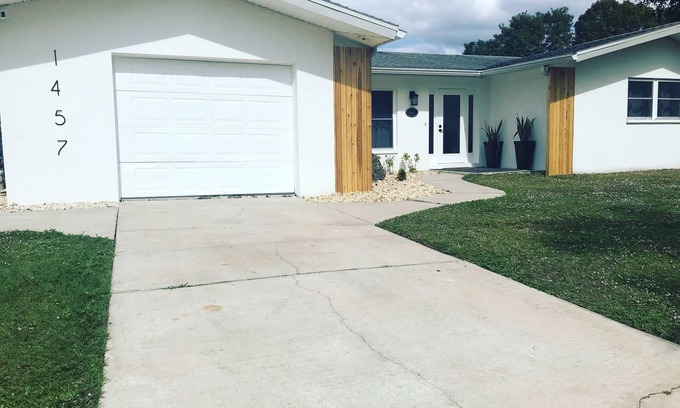 Yacht Club House | The Cape Palms 2bd 2bth>Downtown Cape Coral, Spa, Yacht Club, close to Ft Myers