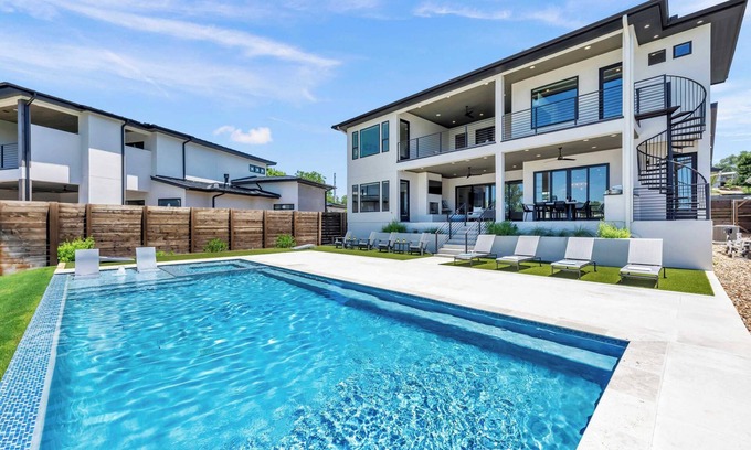 Horseshoe Bay House | The Captain's Cove at 110 | Concierge Services