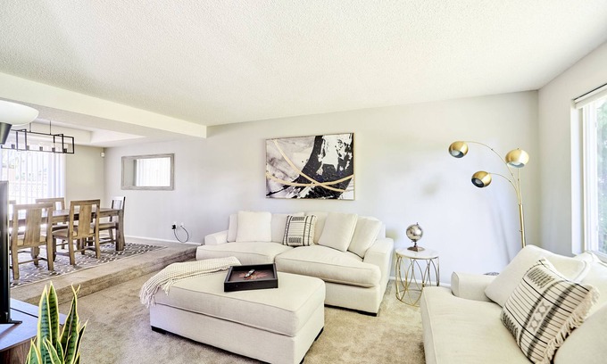 Kent House | The Cardiff-Cozy Stylish 4bd home near Seattlenn
