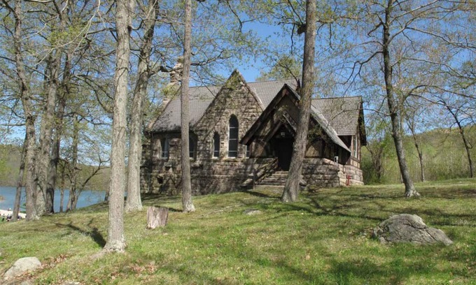 Ringwood Bed & Breakfast | The Castle at Skylands Manor