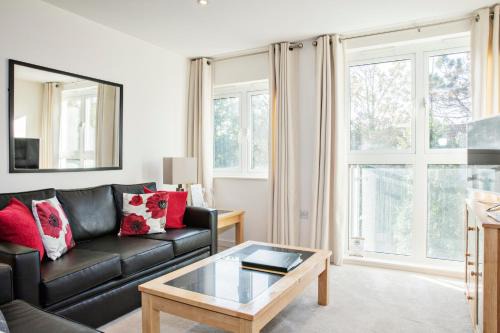 Woking Apartment | The Cedar Suite
