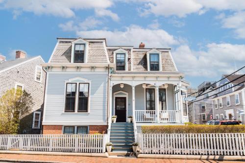 Nantucket Town Hotel | The Centerboard Nantucket