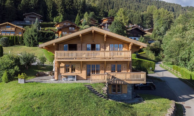 Ollon Ski Chalet | The chalet is located in Chesières, just next to Villars, 1.5km from the departure of the Roc d'Orsa