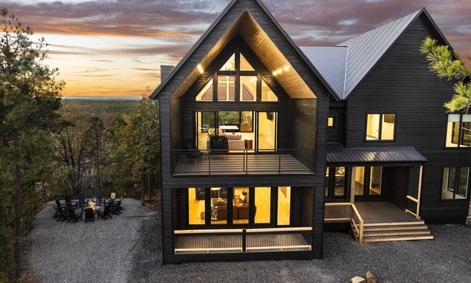 Pickens Cabin | The Charlotte|Spectacular Views|Sleeps 20