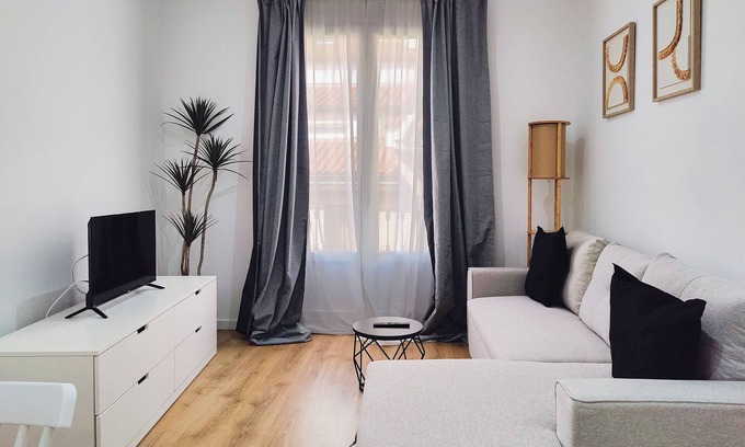 San Pablo Apartment | The Charm of Casco II by Alogest