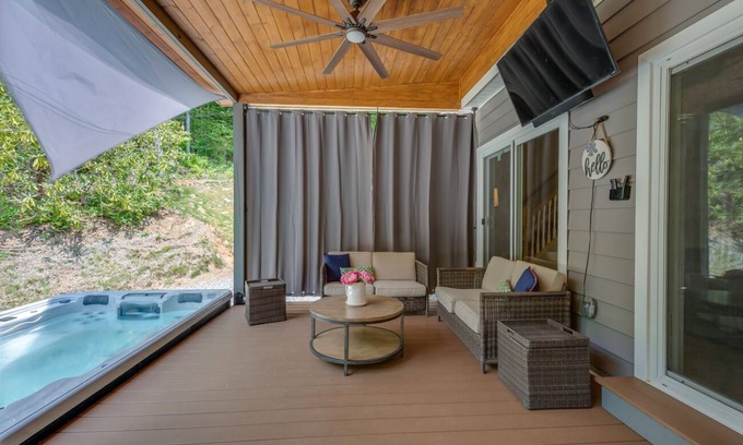 Hendersonville House | The Charming Place A peaceful place near Hendersonville, with game room, hot tub and pet friendly!