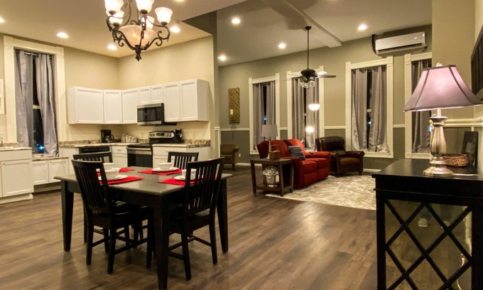 Osceola Apartment | The Chestnut on the Square Historic Loft A