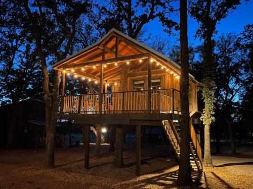 Elm Mott Other | The Chickadee Treehouse 15MIN to Magnolia Baylor
