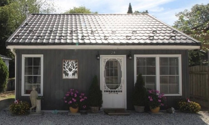 Grand Bend Cottage | THE "clean" LITTLE BLUE COTTAGE - BEACHTOWN DT GRAND BEND -ONTARIO