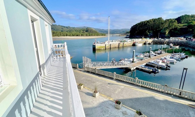 Porto do Barqueiro House | The Cliffs - Barqueiro & Blue