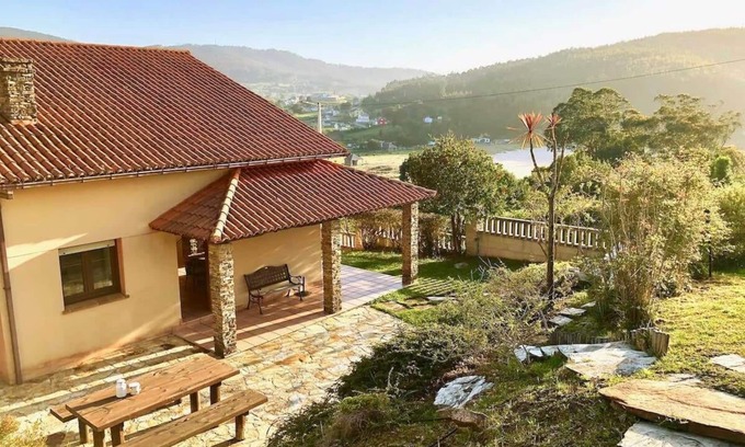 O Vicedo Ski Chalet | The Cliffs - Morandaina Beach