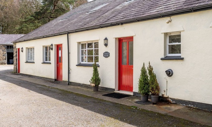 Rhyd-y-clafdy Cottage | The Coach House - sleeps 10 guests in 5 bedrooms
