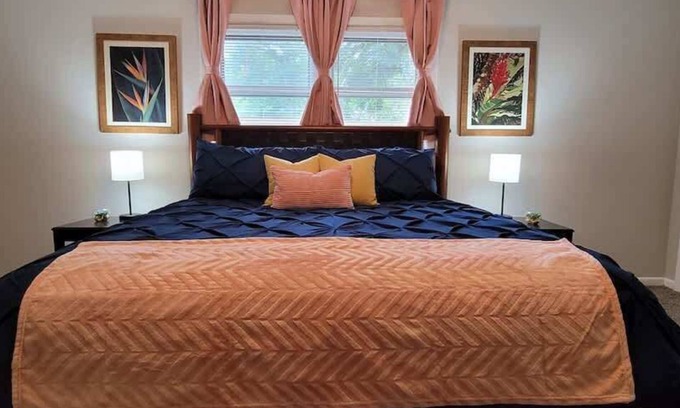Worth House | *The Comfy King Ranch*King Bed Suite*Fast Wi-Fi