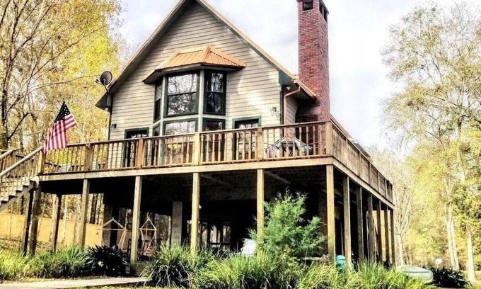 Branford House | The Coppertop Inn on The Ichetucknee River Pets are Welcome 50 per pet fee