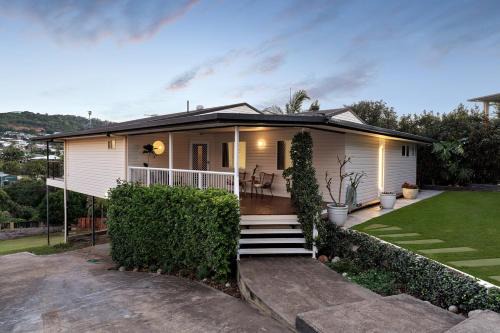 Pacific Heights House | The Coral Hideaway coastal escape