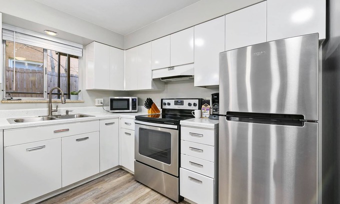 Old Town Condo | The Coral Suite, Stylish Stay in Old Town FoCo