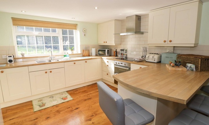 Pensax Cottage | THE CORNER HOUSE, family friendly, luxury holiday cottage in Pensax