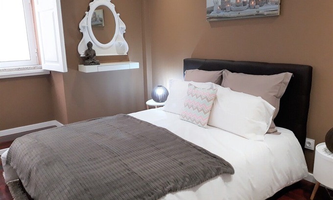 Lamego Apartment | The Corner of College 202