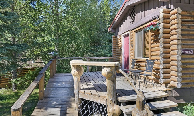 Hope Cabin | The Cottage - a quaint cabin with full kitchen and bathroom in Hope, Alaska
