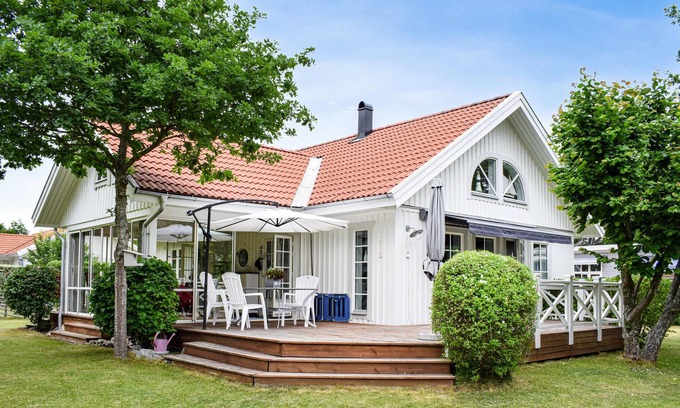 Fora House | The cottage invites you to a nice vacation with an open plan solution and high ceiling in the living