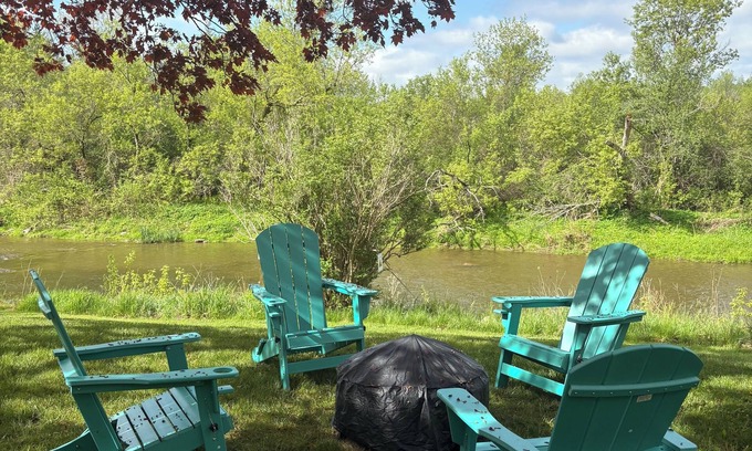 Georgetown Cottage | The cottage on the Credit River, cast a line or float lazily down the river.