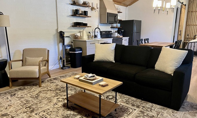 Ingram House | The Cottage on the Loop, 1BR/1BA, Sleeps 4
