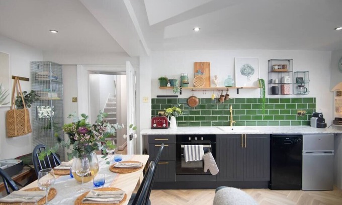 Bath Apartment | The Courtyard - 2 bed Apt in Georgian Townhouse