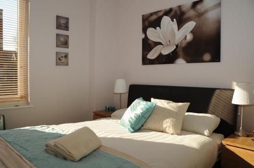 Windsor City Centre Apartment | The Courtyard 2 Bedroom Apartments in Central Windsor with Parking