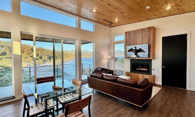 Port Orford Condo | The Cove at Port Orford: Cormorant Suite