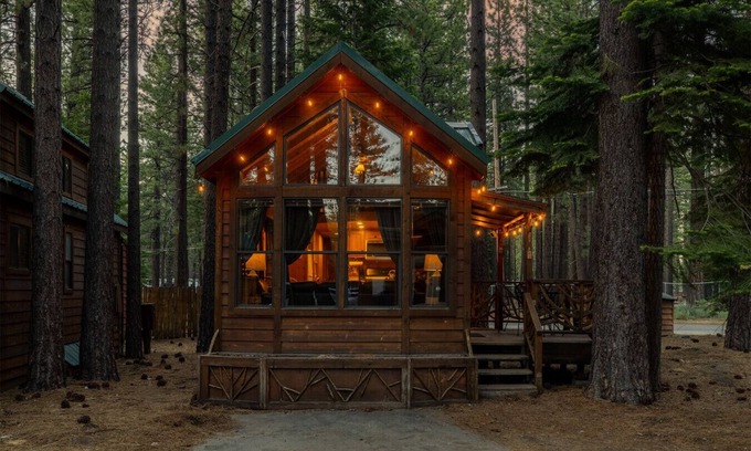 Tahoe Valley Cabin | The Cozy Cub Cabin – 7 Min to Lake