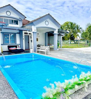 Sungai Pelek House | The Cozy Home with container house 5BR 20pax