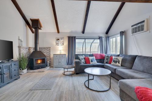 Village at Camelback House | The Cozy Peak 5 Minutes To Ski